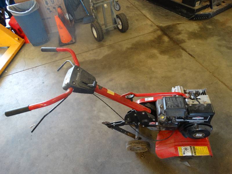 lot 6095 image: MTD Yard Machine. Has an oil leak.
