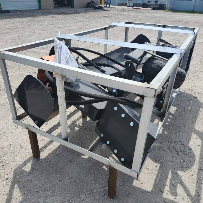 lot 2671 image: LandHonor 96-inch Skid Steer Grader Blade Model GM-12-96W&nbsp