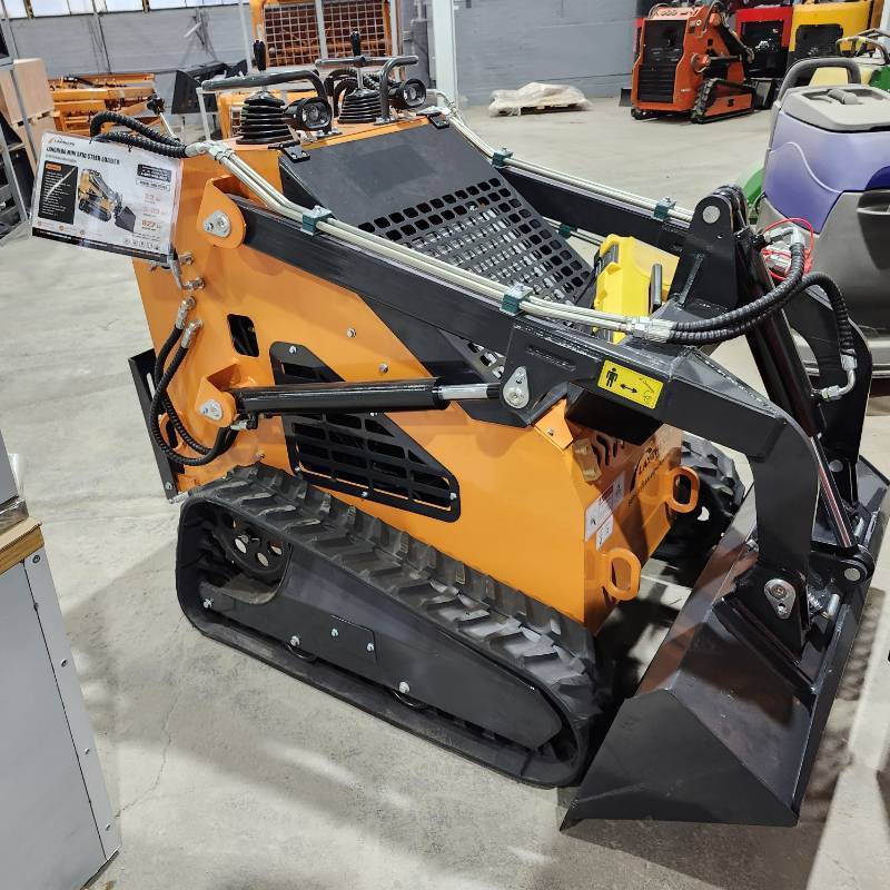 lot 2524 image: Unused Landhero Mini Skid Steer Loader  LDH-HT380