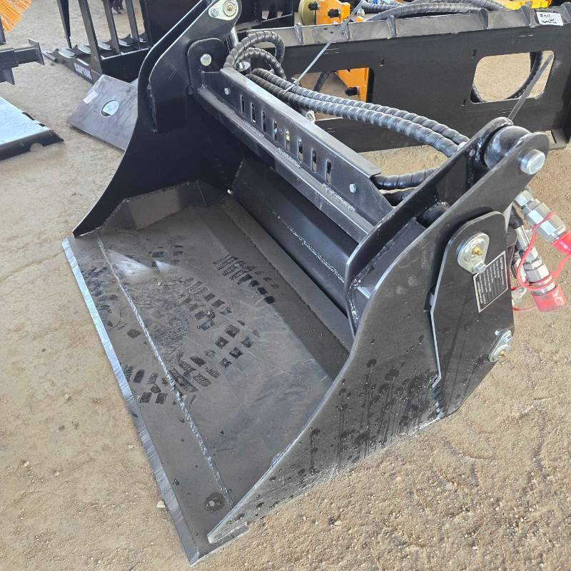lot 7044 image: Unused MINI Skid Steer Heavy Duty Hydraulic 4-in-1 Bucket Attachment&nbsp