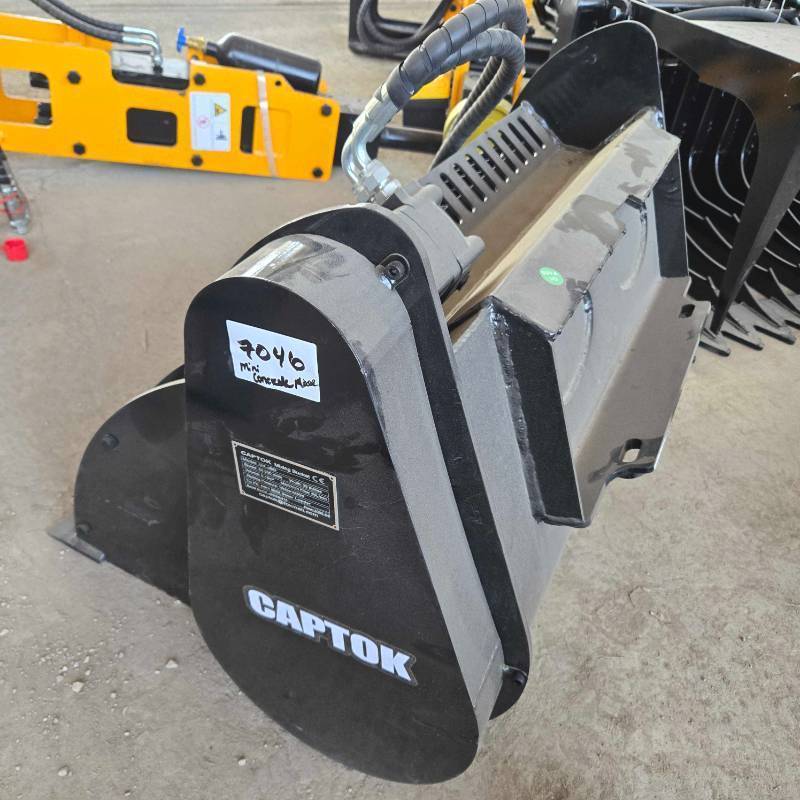lot 7046 image: Unused Mini Skid Steer CK-JBD Concrete Mixing Bucket 32-inch&nbsp