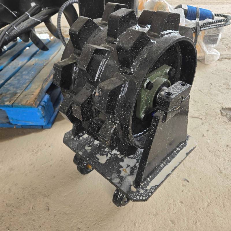 lot 7157 image: Unused CK-W305 Compaction Wheel for CAT 305