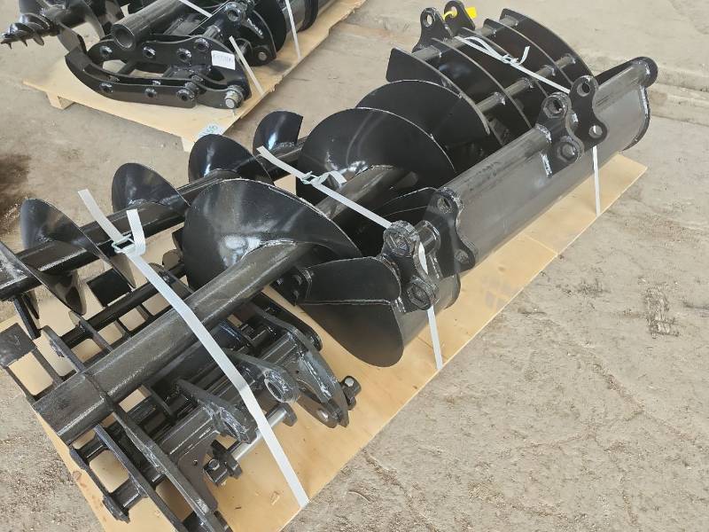 lot 7429 image: Unused Mini Excavator Hydraulic 8 Piece Attachment Set