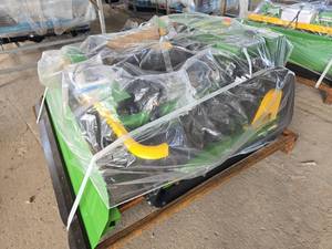 lot 122 image: Unused SDLANCH SDLLM500 Remote Control Snow Shovel