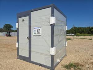 lot 140 image: IRMT Luxury Mobile Toilet Unit