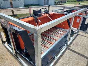 lot 3522 image: Unused WIG 72-Inch Skid Steer Vibratory Screening Bucket Attachment