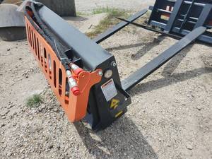 lot 3532 image: Unused WIG 48-Inch Hydraulic Pallet Fork Attachment for Skid Steer  XN-TPC01-48