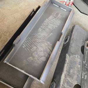 lot 7154C image: Unused MINI Skid Steer Mounting Plate  Universal Mini Attachment Adapter