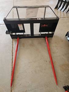 lot 9038 image: LandHonor Skid Steer Bale Spears BS-12-2500G