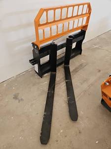 lot 9048 image: LandHonor Heavy Duty Skid Steer Pallet Fork - Model PF-11-3500G
