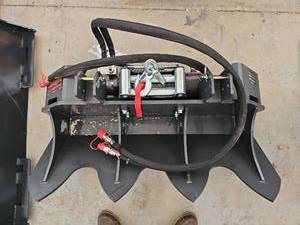 lot 9070 image: Land Honor DGB 114-80D Heavy-Duty Industrial Winch