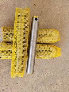 lot 9126 image: Unused Universal Bucket Pins s 25x185