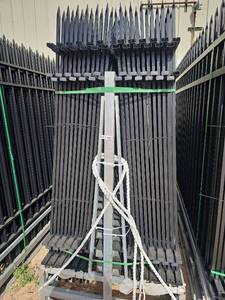 lot 9146 image: Suihe XL 10ft x 6.5ft Steel Fencing 24 Pieces