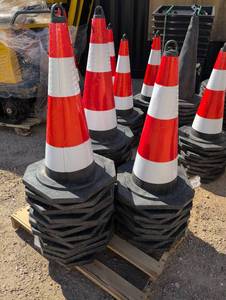 lot 9226 image: Heavy-Duty Traffic Safety Cones - Lot of 200