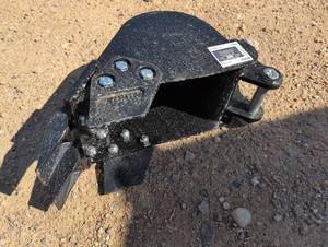 lot 9240 image: 20CM Solanch Toothed Excavator Bucket - 1REAS Model