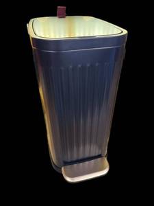 lot 9499 image: Bathroom Trash Can (Black, 1.85gal)