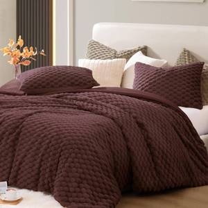 lot 11356 image: CASAAGUSTO Fluffy Queen Comforter Set, Burgundy Luxury Rabbit Faux Fur Comforter Set Queen Size, 3 Pieces Soft Fuzzy Warm Bedding Set for Winter Autumn, Thick Plush Bed Comforter with 2 Pillowcases