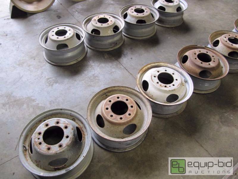 lot 378 image: Lot of 11 Chevrolet Wheels, 16 Inch Wheels 4 Disc 7 Non Disc