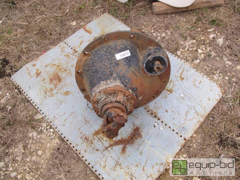 lot 393 image: 18,500 LB TWO SPEED EATON DIFF  Lower 6.50 Ratio