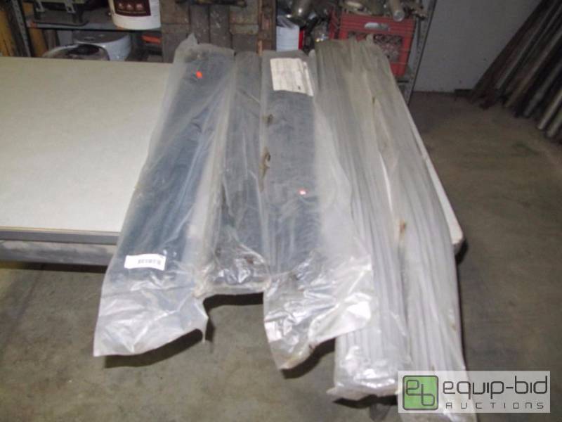 lot 394 image: Lot of 250 Total 30 Inch Black Plastic TIES,  we used these for Heavy duty wire and hoses while Stretching Trucks