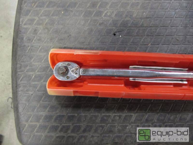 lot 397 image: Pittsburgh 150 IN Lb Click Torque Wrench-Tested