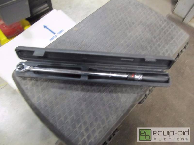 lot 398 image: Husky Pro 39104 50-250 ft. lbs. _TESTED