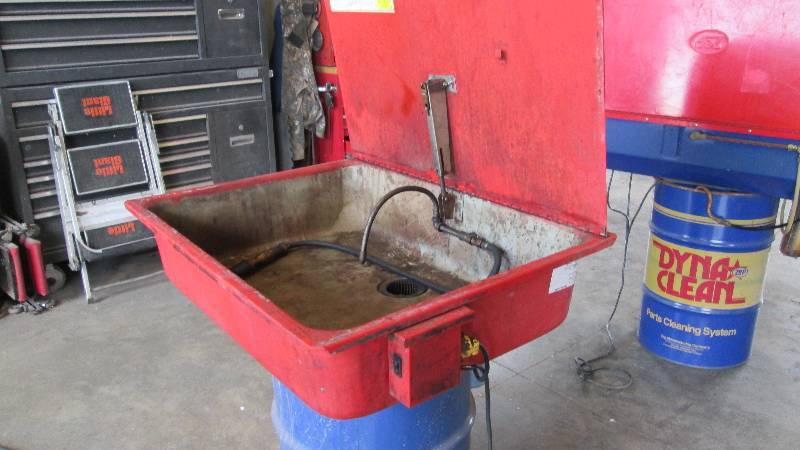 lot 389 image: Saf- Kleen Industrial 40 Gallon Heavy Duty Parts Cleaner- Working Condition