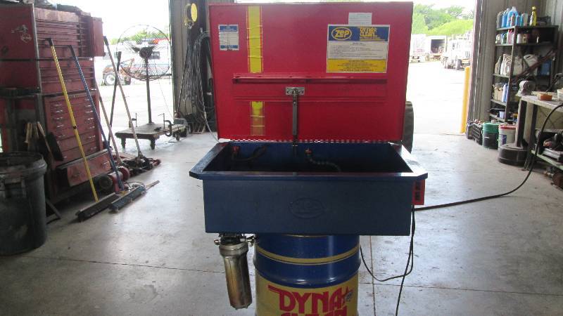 lot 390 image: Almost New ZEP 40 Gallon Heavy Duty Industrial Parts Cleaner , Came right out of Shop .