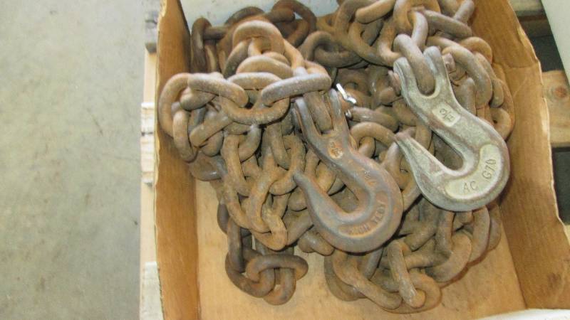 lot 409 image: 20 Foot Chain Log Chain 20 x 38   (Shop Tools)