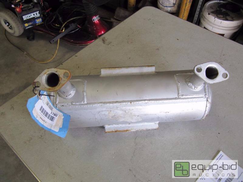 lot 425 image: NEW 2 CYLINDER WISCONSIN EXHAUST MUFFLER