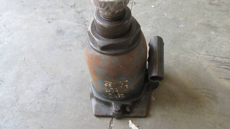 lot 421 image: 30 Ton HYD Jack-TESTED (Shop Tools)