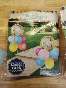 lot 10455 image: DIY Birthday Balloon Yard Bouquet Kit (2pk)