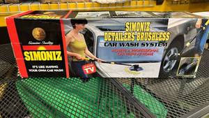 lot 419 image: Simoniz Detailers Brushless Car Wash System with 36in Telescoping Handle