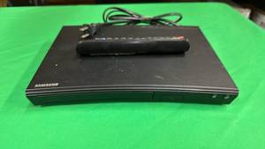lot 441 image: Samsung Blu-ray DVD Player with Power Cable - Retail $45