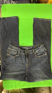 lot 450 image: Women��s Maurices mJeans Dark Wash Denim Jeans Sz. 12 - Retail $74