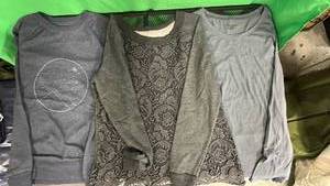 lot 457 image: Womens GrayBlue Shirt Lot Sz 2 Lg 1 M