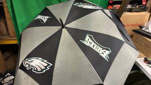 lot 467 image: Philadelphia Eagles NFL Team Golf Umbrella - Retail $45