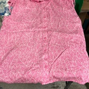 lot 481 image: 3 Piece Womenswear Tops Sz M and Lg