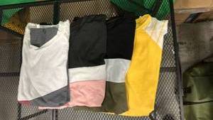 lot 490 image: 4 Pieces Womens Tops Sz M&L