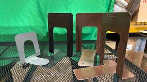 lot 505 image: 4 Piece Misc Book Ends For Organizing Books