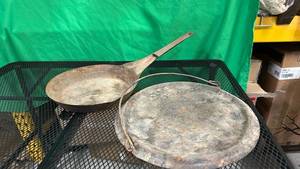 lot 519 image: Antique Frying Pan and Griddle - Retail $85
