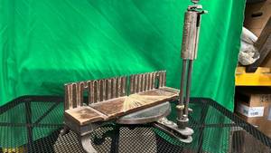 lot 522 image: Stanley Miter Box with Saw Guide and Degree Scale - Retail $175