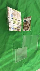 lot 532 image: 2-5x7 Plastic Display Frames, 9-4x6 Plastic Display Frames