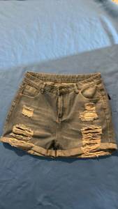 lot 556 image: Distressed Denim High-Waisted Shorts Sz Lg - Retail $25