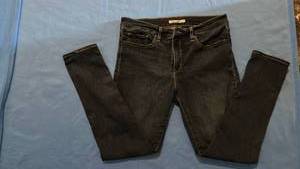 lot 557 image: Levis 311 Shaping Skinny Dark Wash Jeans Sz 31 - Retail $45