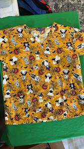 lot 566 image: Halloween Dogs Serene Uniform Scrub Top Sz Lg - Retail $15