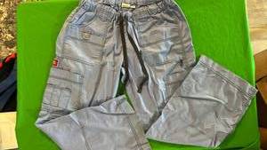 lot 567 image: Dickies Lt Blue Scrub Pants with Cargo Pockets Sz MPetite - Retail $35