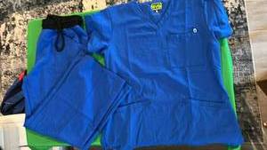 lot 569 image: Ave Medical Scrub Set - Royal Blue Top M Bottoms LP - Retail $65