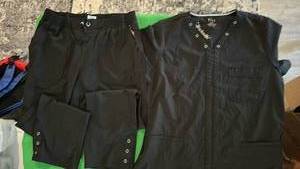 lot 570 image: Elle Black Scrub Set Sz M - Retail $45