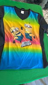 lot 575 image: Minions Scrub Top Sz Lg - Retail $25